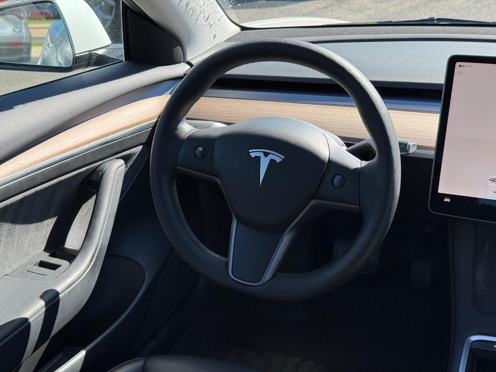 Tesla Model 3 Vehicle Full-screen Gallery Image 11