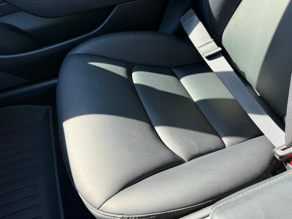 Tesla Model 3 Vehicle Full-screen Gallery Image 20