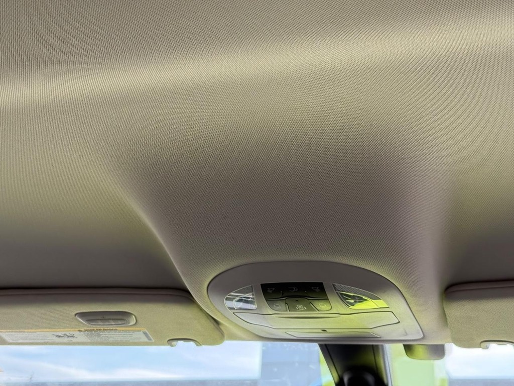 Chrysler Pacifica Vehicle Full-screen Gallery Image 12