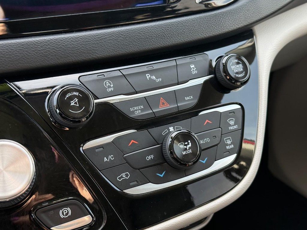 Chrysler Pacifica Vehicle Full-screen Gallery Image 18