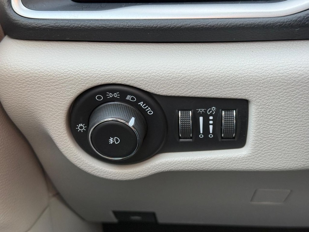 Chrysler Pacifica Vehicle Full-screen Gallery Image 20