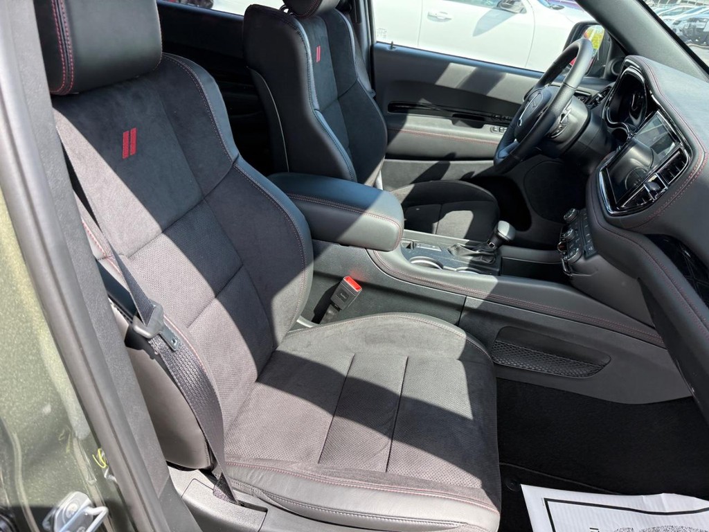 Dodge Durango Vehicle Full-screen Gallery Image 04