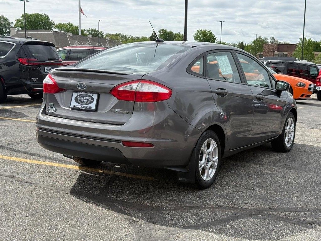 Ford Fiesta Vehicle Full-screen Gallery Image 03