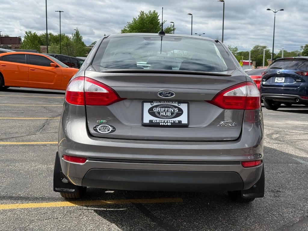 Ford Fiesta Vehicle Full-screen Gallery Image 04
