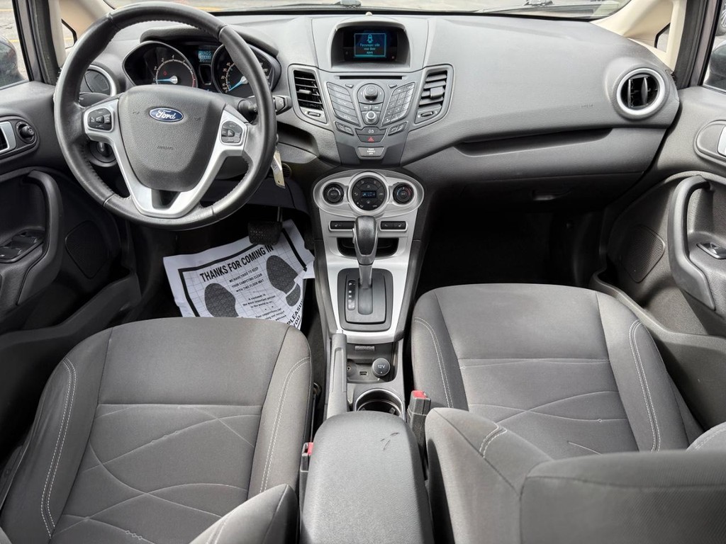 Ford Fiesta Vehicle Full-screen Gallery Image 08