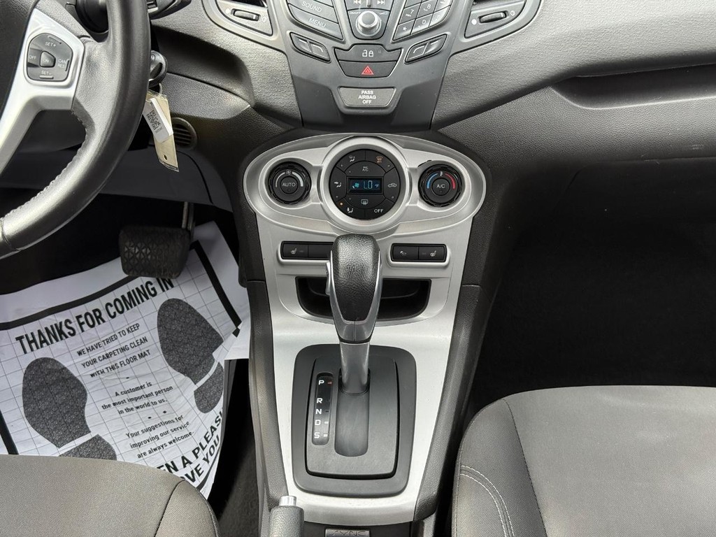 Ford Fiesta Vehicle Full-screen Gallery Image 10