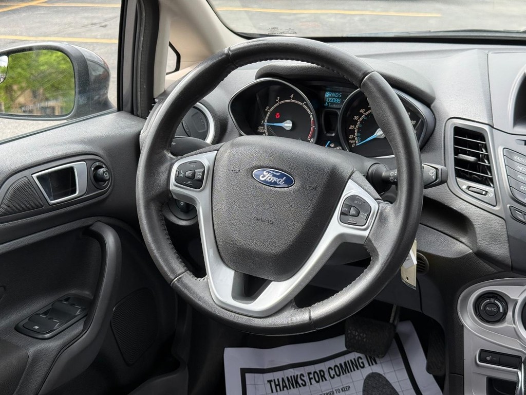 Ford Fiesta Vehicle Full-screen Gallery Image 11