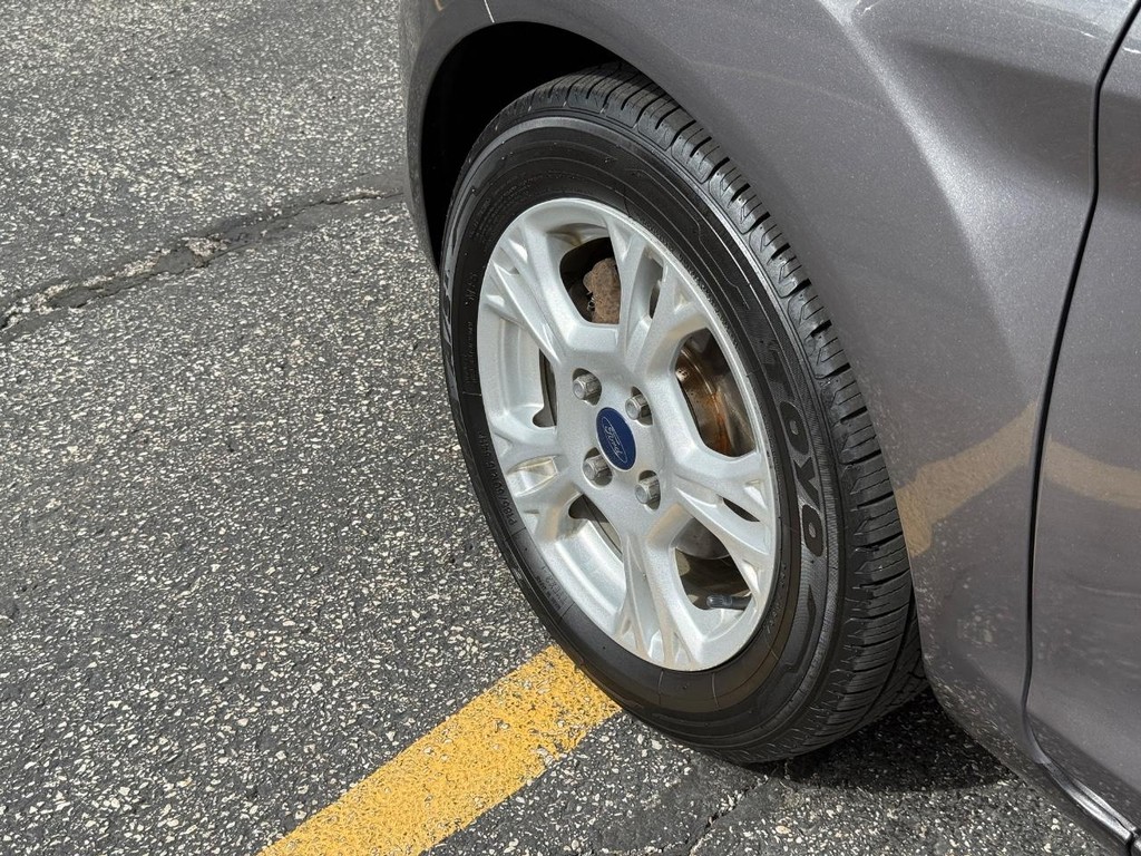 Ford Fiesta Vehicle Full-screen Gallery Image 14