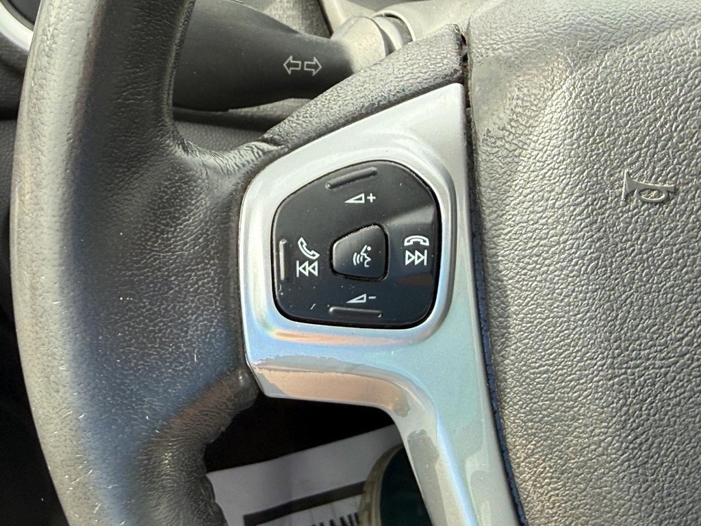 Ford Fiesta Vehicle Full-screen Gallery Image 15