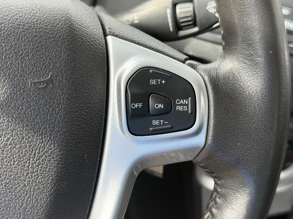 Ford Fiesta Vehicle Full-screen Gallery Image 16