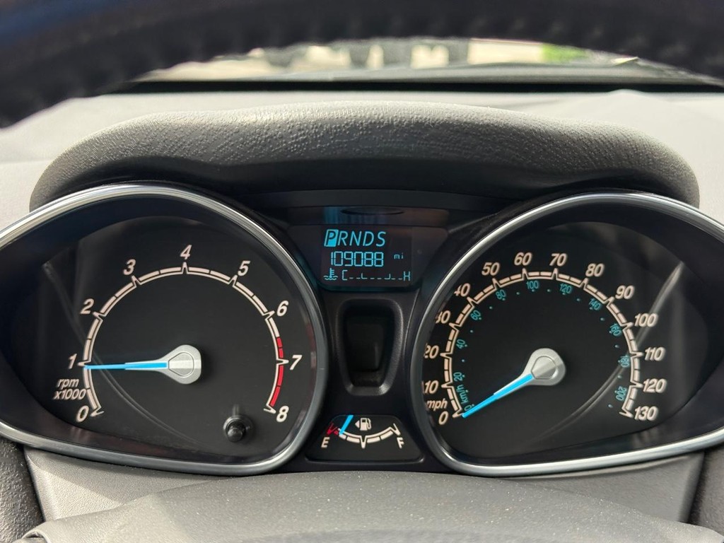Ford Fiesta Vehicle Full-screen Gallery Image 17