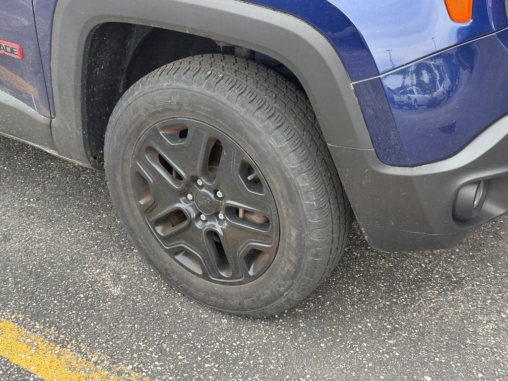 Jeep Renegade Vehicle Full-screen Gallery Image 03