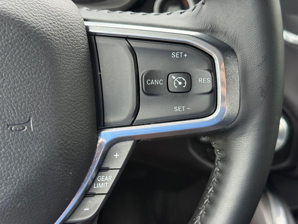 Ram 1500 Vehicle Full-screen Gallery Image 16