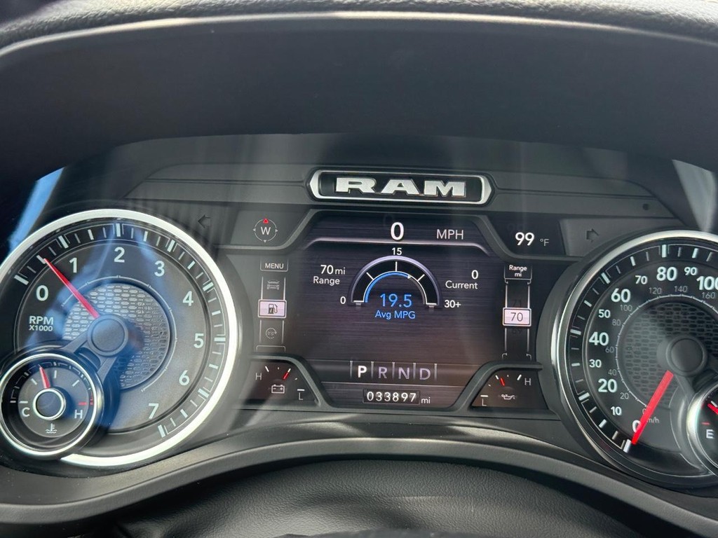 Ram 1500 Vehicle Full-screen Gallery Image 17