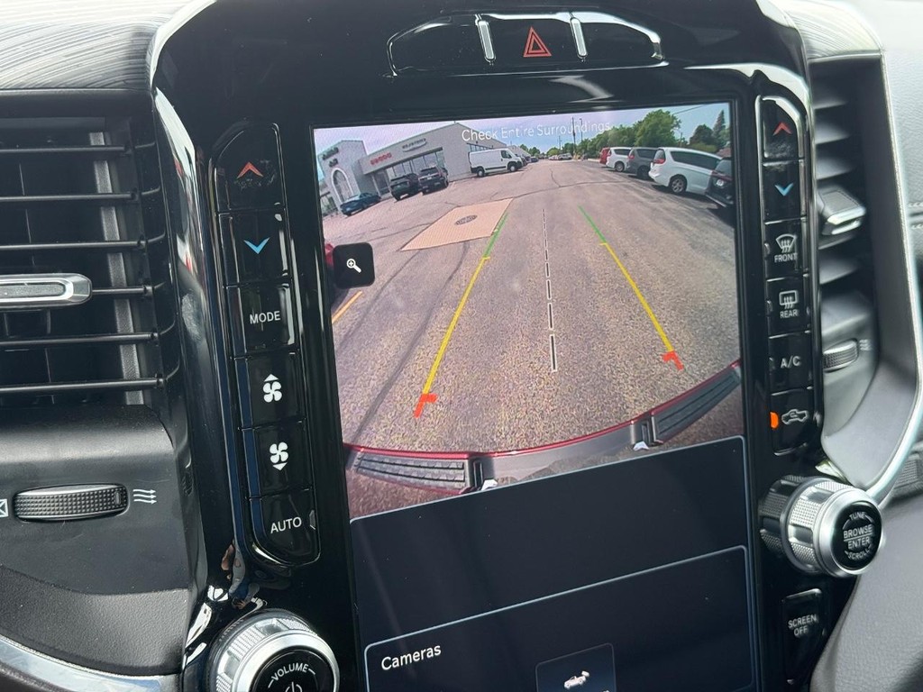 Ram 1500 Vehicle Full-screen Gallery Image 18