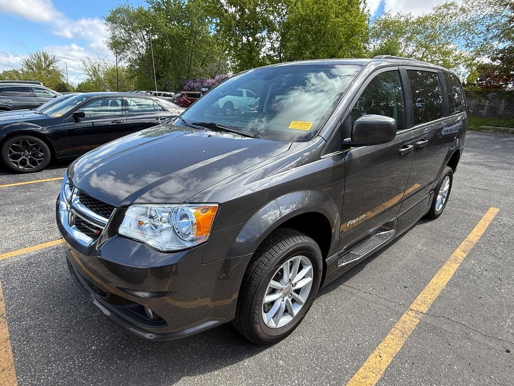 Dodge Grand Caravan Vehicle Full-screen Gallery Image 02
