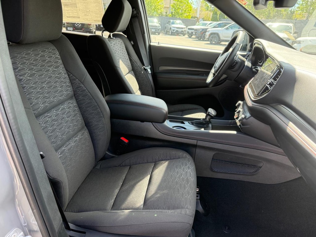 Dodge Durango Vehicle Full-screen Gallery Image 04