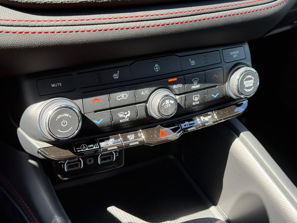 Dodge Durango Vehicle Full-screen Gallery Image 17