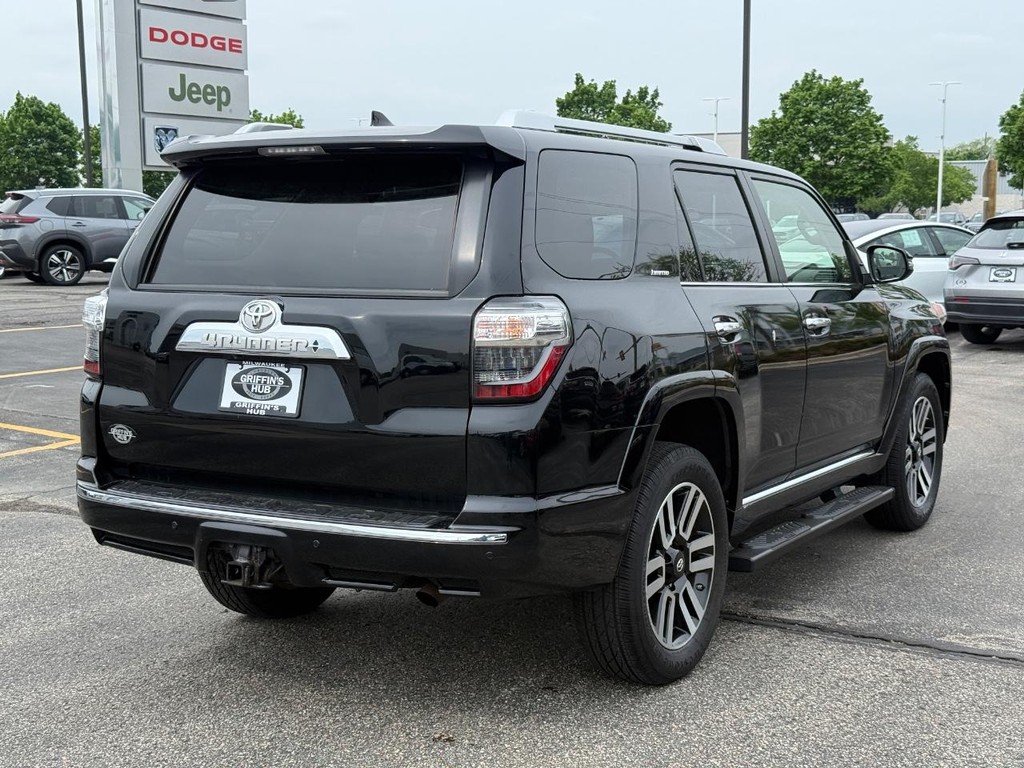 Toyota 4Runner Vehicle Full-screen Gallery Image 03