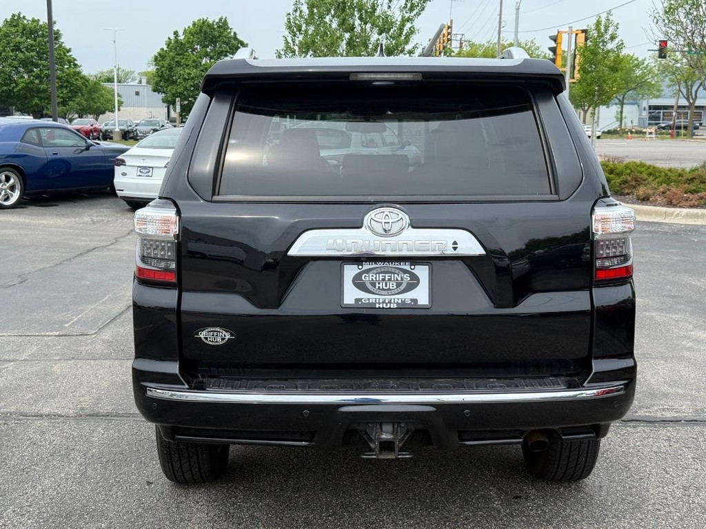 Toyota 4Runner Vehicle Full-screen Gallery Image 04