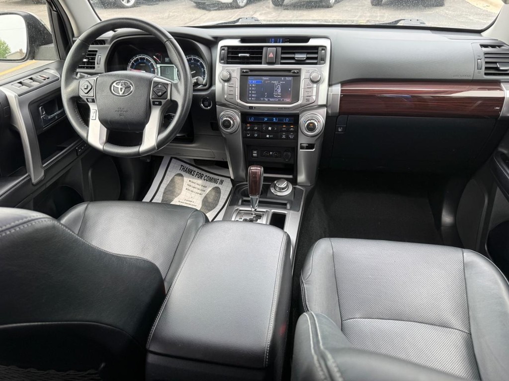 Toyota 4Runner Vehicle Full-screen Gallery Image 08