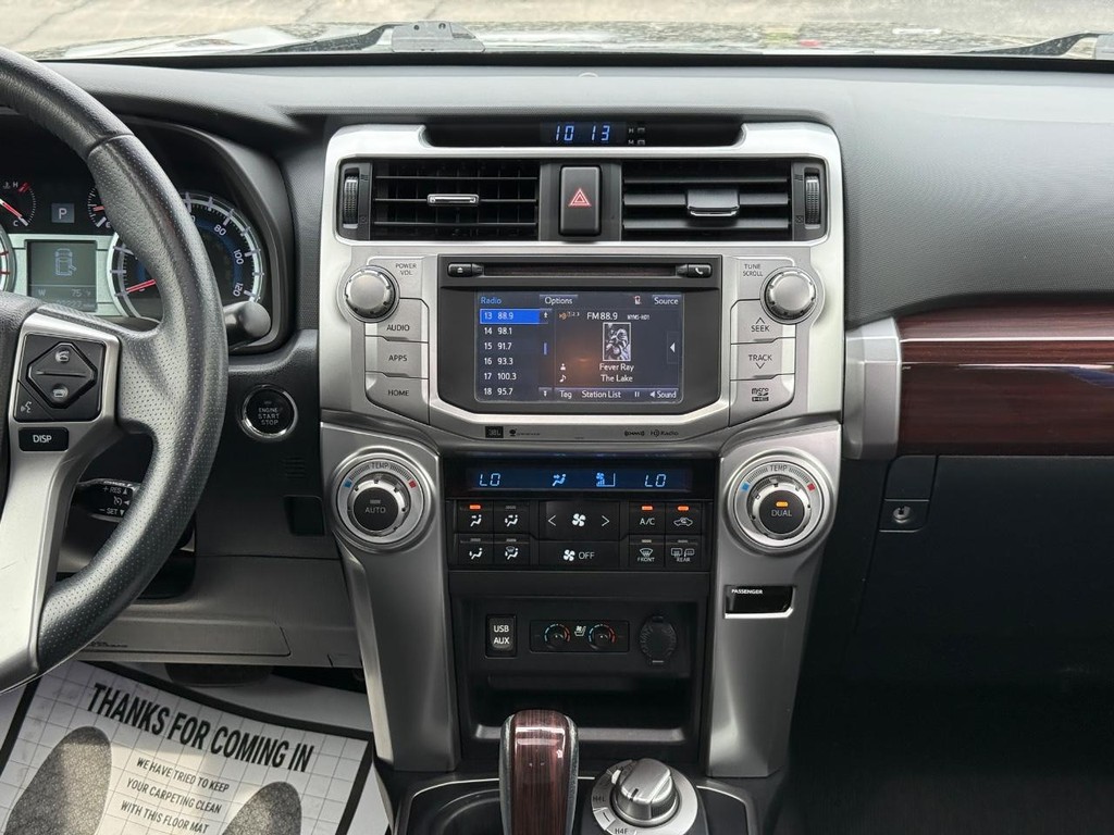 Toyota 4Runner Vehicle Full-screen Gallery Image 09