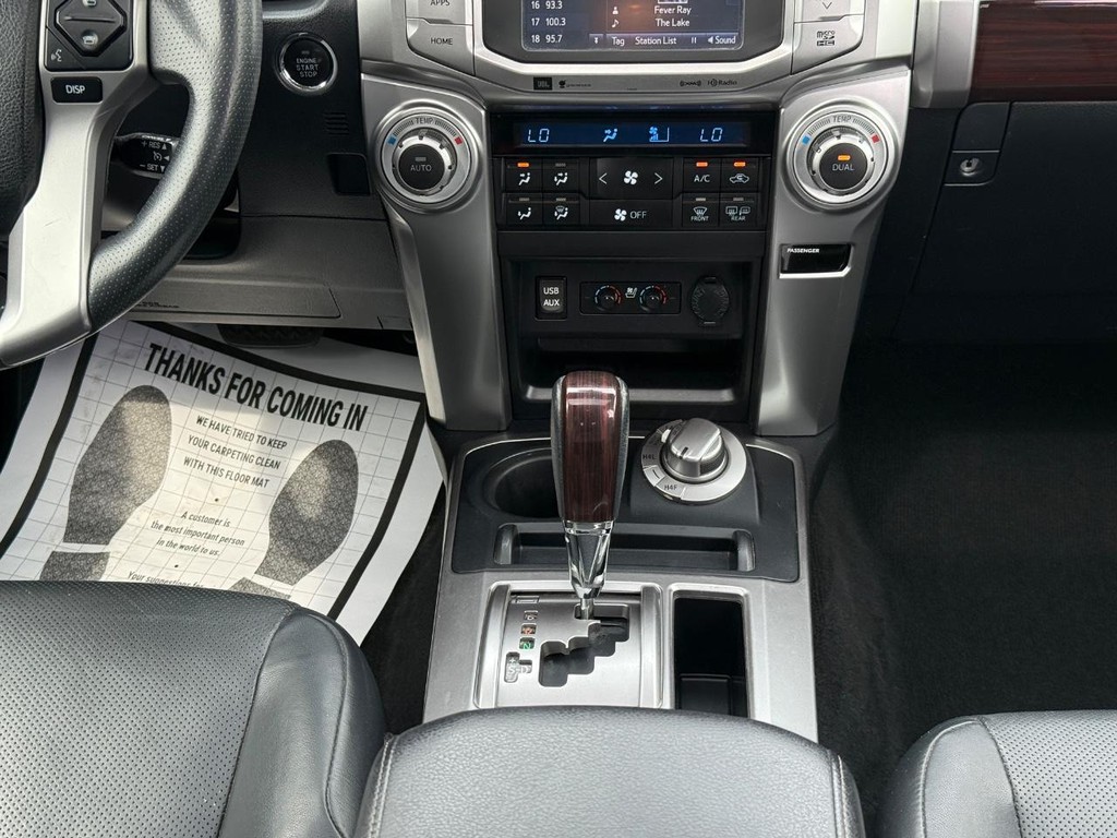 Toyota 4Runner Vehicle Full-screen Gallery Image 10