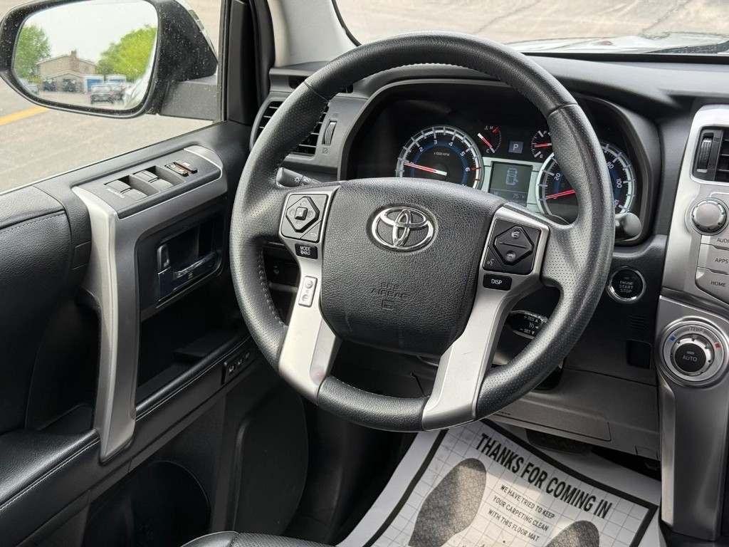 Toyota 4Runner Vehicle Full-screen Gallery Image 11