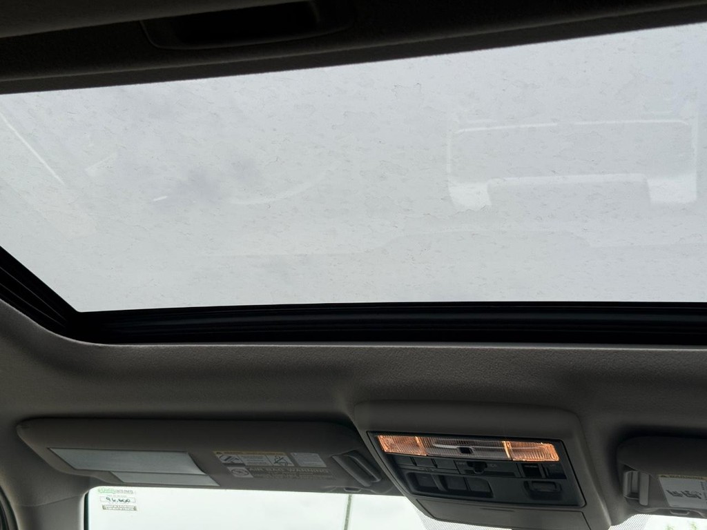Toyota 4Runner Vehicle Full-screen Gallery Image 13