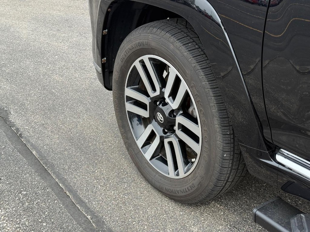 Toyota 4Runner Vehicle Full-screen Gallery Image 14