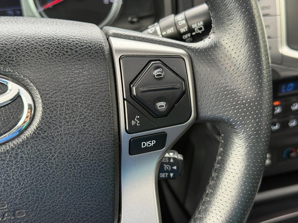 Toyota 4Runner Vehicle Full-screen Gallery Image 15