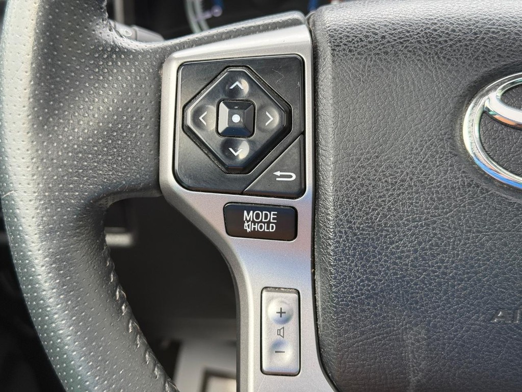 Toyota 4Runner Vehicle Full-screen Gallery Image 16