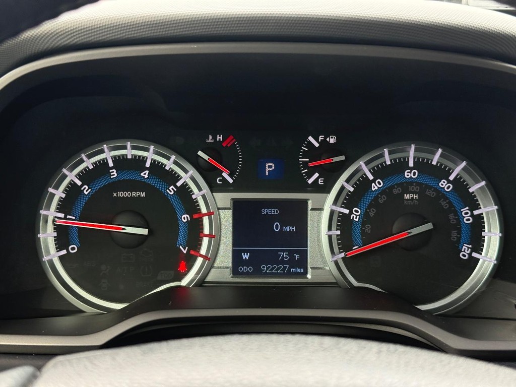 Toyota 4Runner Vehicle Full-screen Gallery Image 17