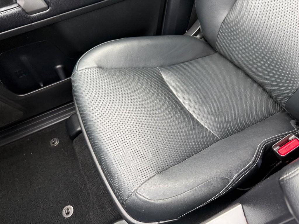 Toyota 4Runner Vehicle Full-screen Gallery Image 20