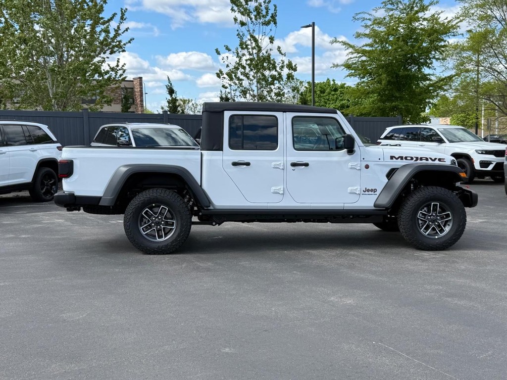 Jeep Gladiator Vehicle Full-screen Gallery Image 02