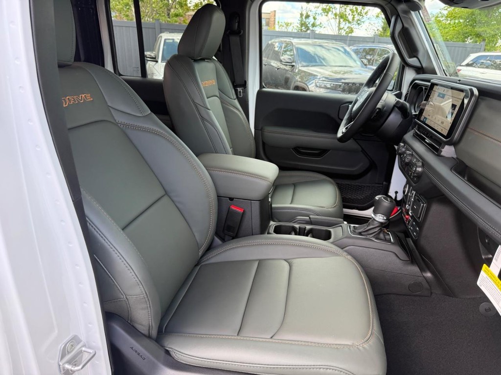 Jeep Gladiator Vehicle Full-screen Gallery Image 04