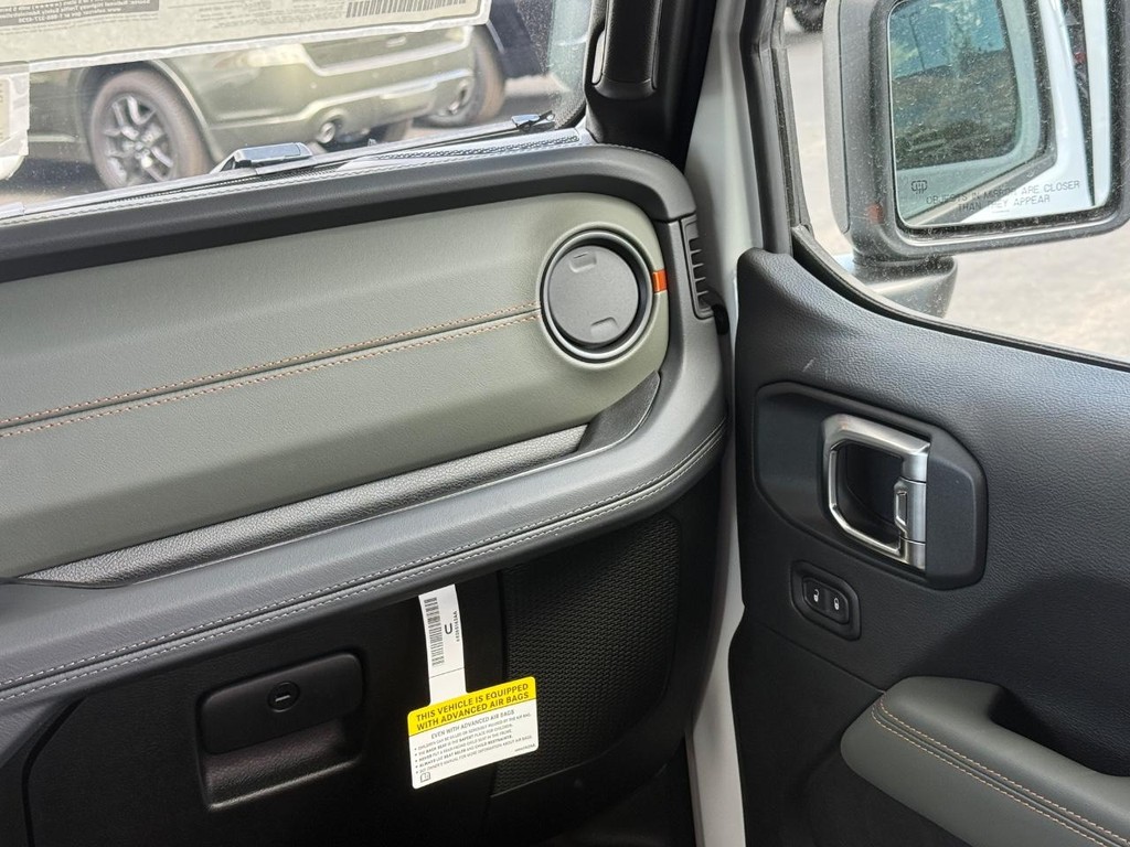 Jeep Gladiator Vehicle Full-screen Gallery Image 10