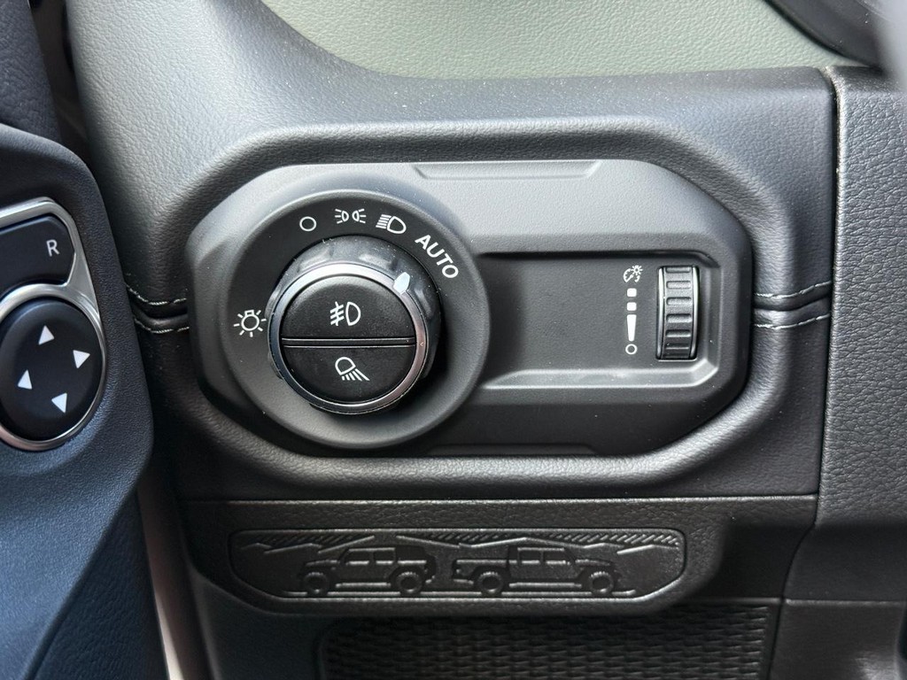 Jeep Gladiator Vehicle Full-screen Gallery Image 19