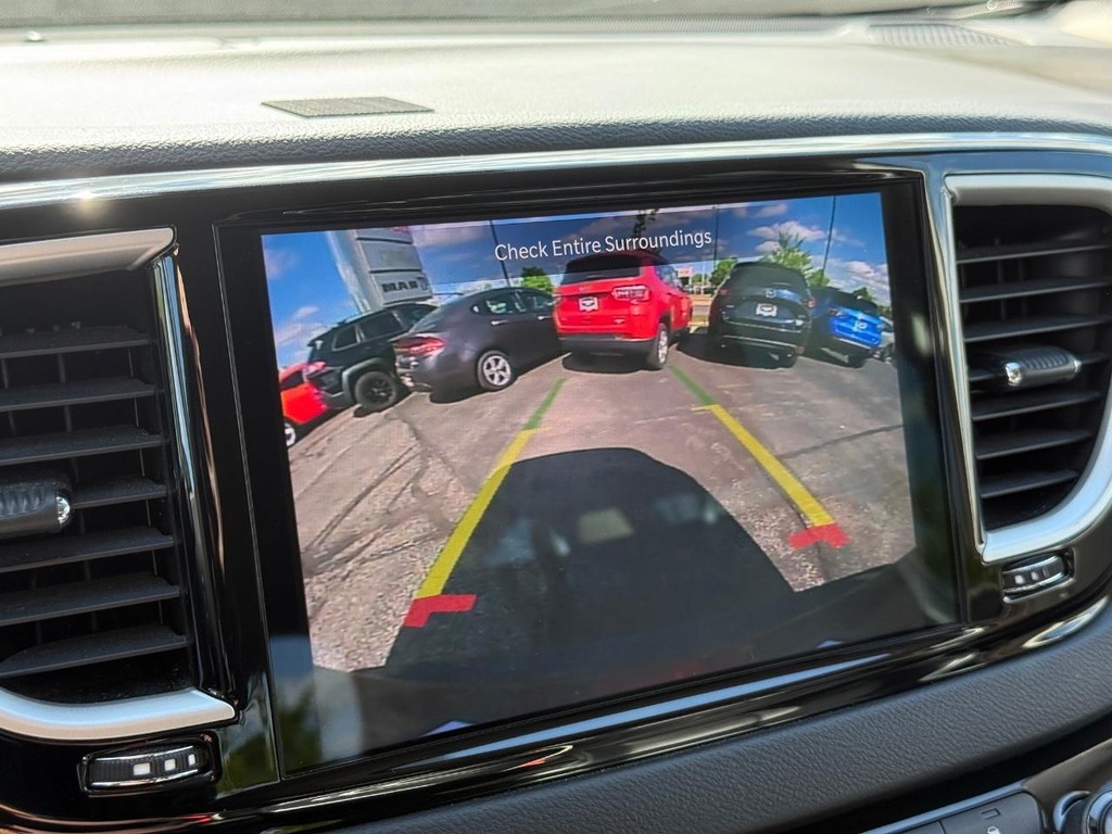 Chrysler Pacifica Vehicle Full-screen Gallery Image 18