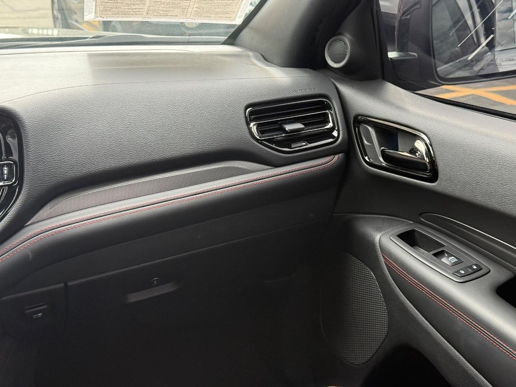 Dodge Durango Vehicle Full-screen Gallery Image 13