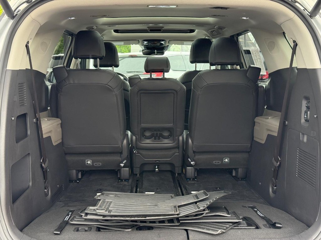 Kia Carnival Hybrid Vehicle Full-screen Gallery Image 05