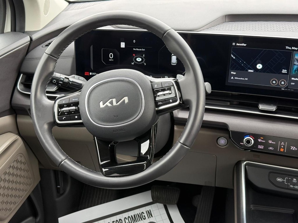 Kia Carnival Hybrid Vehicle Full-screen Gallery Image 09