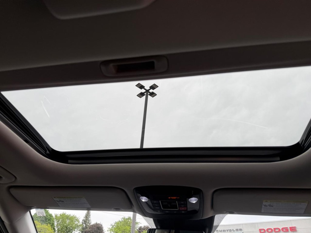 Kia Carnival Hybrid Vehicle Full-screen Gallery Image 10