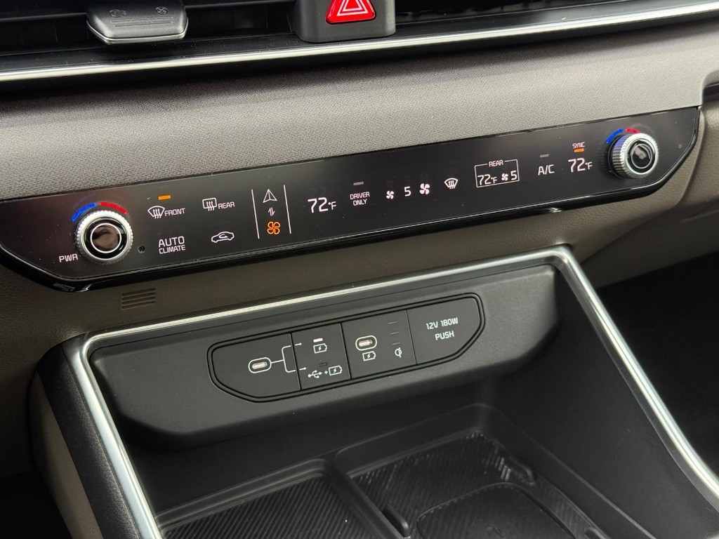 Kia Carnival Hybrid Vehicle Full-screen Gallery Image 19