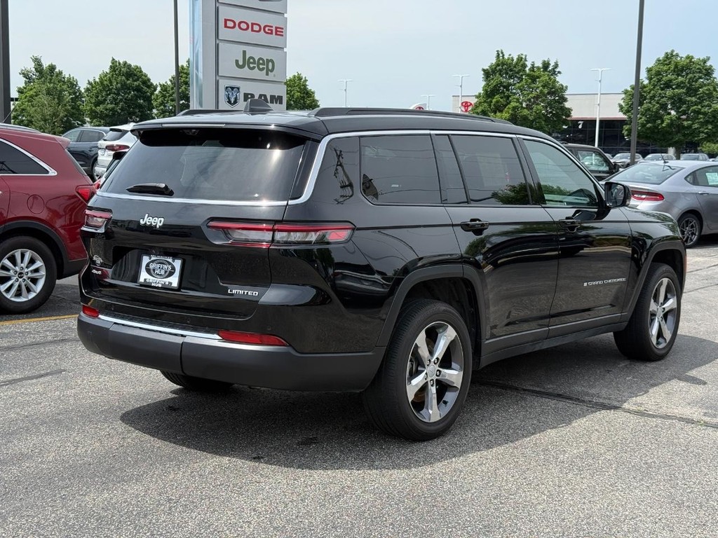 Jeep Grand Cherokee L Vehicle Full-screen Gallery Image 03