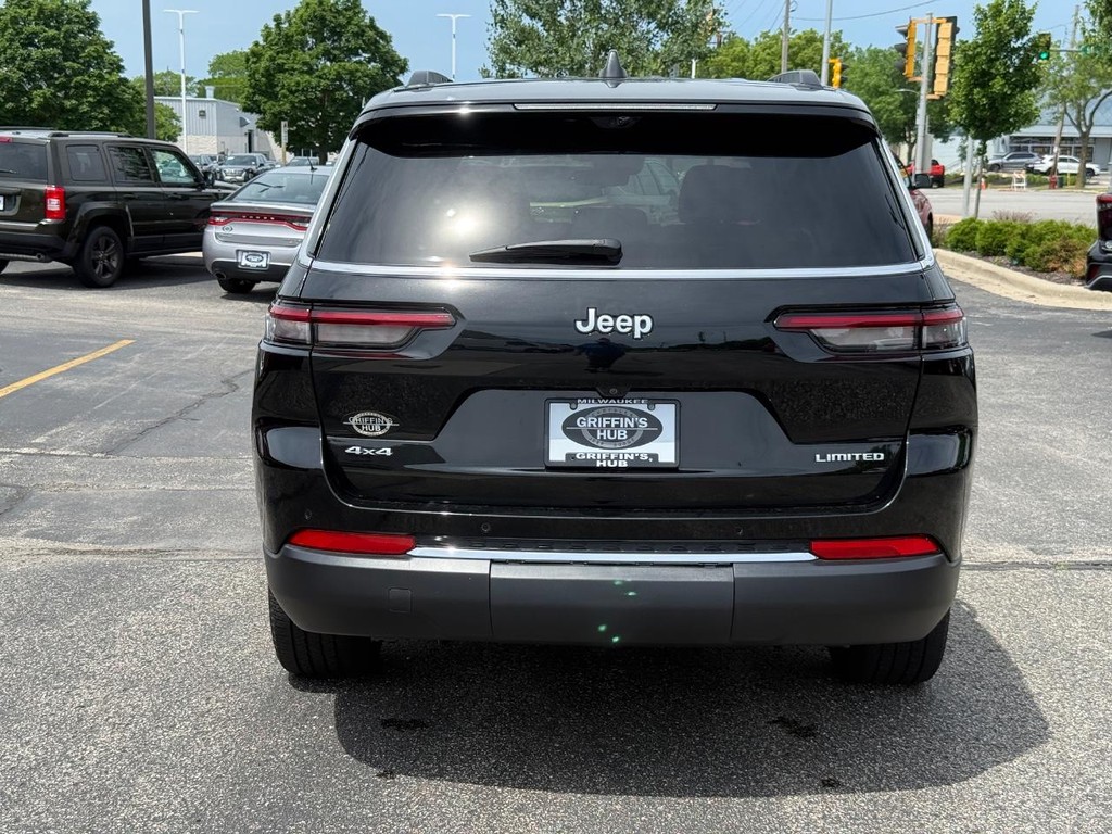 Jeep Grand Cherokee L Vehicle Full-screen Gallery Image 04
