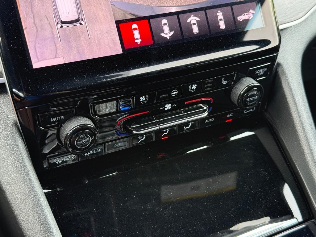 Jeep Grand Cherokee L Vehicle Full-screen Gallery Image 19