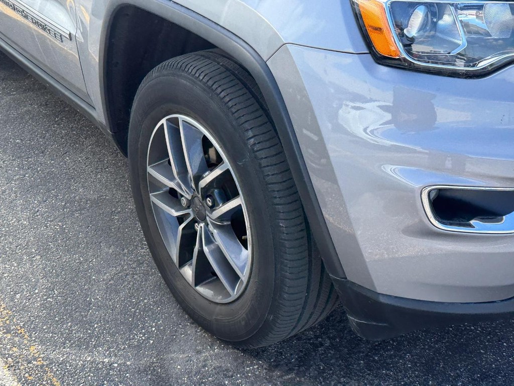 Jeep Grand Cherokee Vehicle Full-screen Gallery Image 03