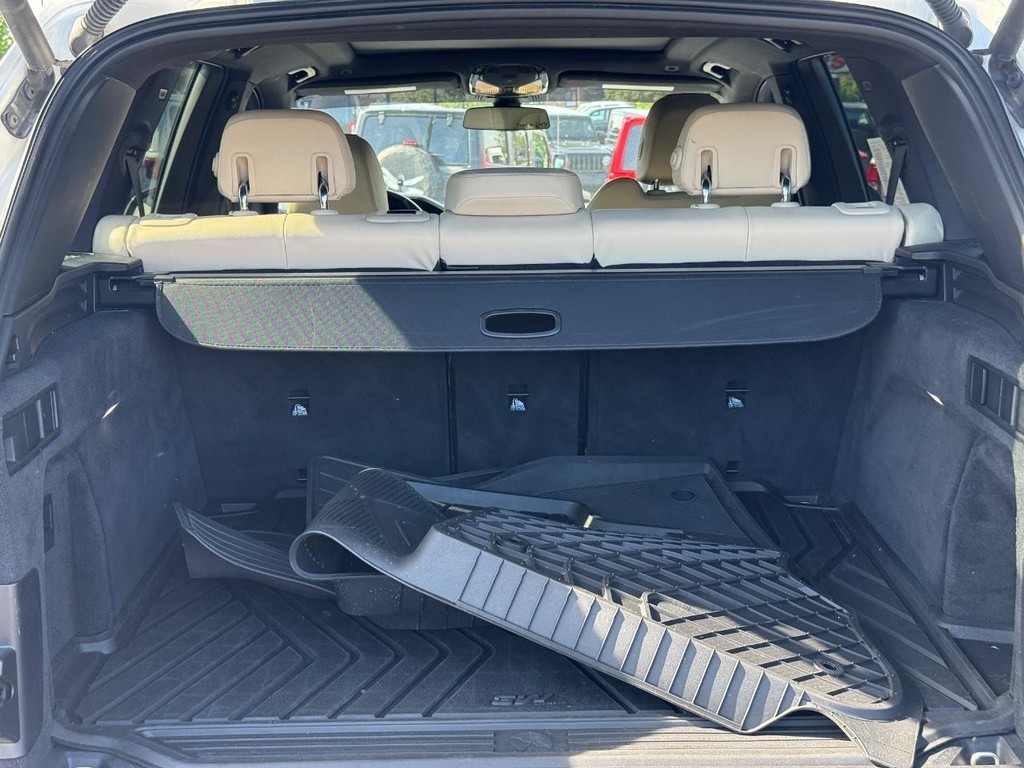 BMW X5 Vehicle Full-screen Gallery Image 07