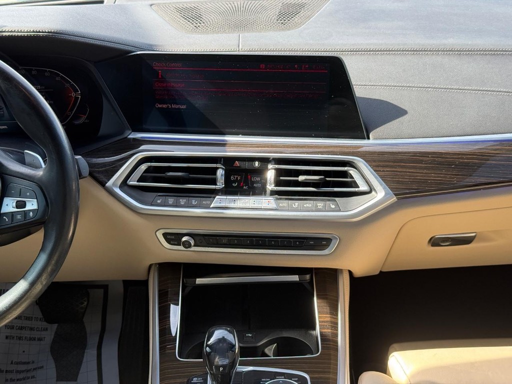 BMW X5 Vehicle Full-screen Gallery Image 09